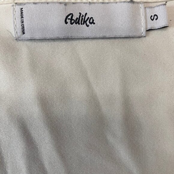 Adika White Ruched V-Neck Crop Top (Size S) – Minimalist Summer Essential - Picture 6 of 7